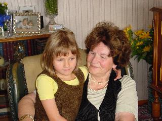 Frau Reiser mit
Enkelin